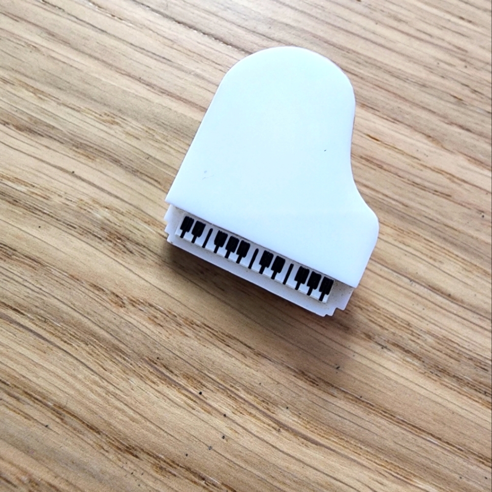 *FINAL* Mini Piano brooch tatty devine